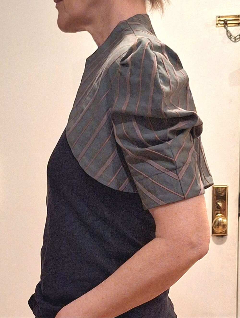 Very unique bolero-style jacket - Picture 2 of 10